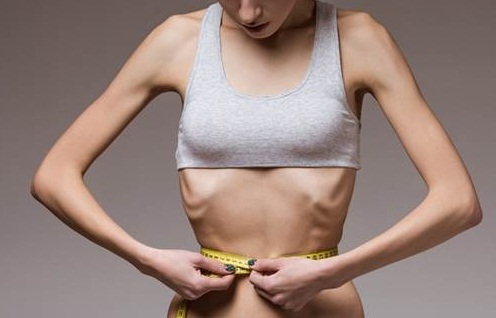 EE.UU.: autorizan a morir de hambre a una paciente anoréxica