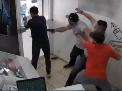 Uno huyó y el otro quedó golpeado: así frustraron un violento asalto en Manta