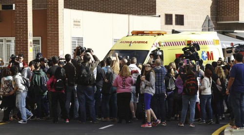 Manifestantes intentan impedir que ambulancia se lleve al perro Excálibur