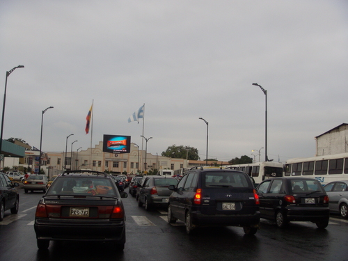 Caos vehicular aumenta en Guayaquil con el inicio de clases