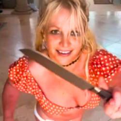 Captura de pantalla del video original. Britney Jean Spears es una cantante, bailarina, compositora, modelo, actriz, diseñadora de modas, autora y empresaria estadounidense.
