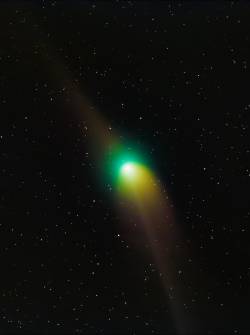 Foto referencia de un cometa colorido