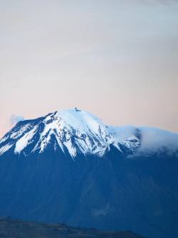 Volcán Tungurahua ubicado en la provincia del mismo nombre en Ecuador.