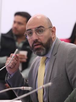 Foto de Mario Godoy, presidente del Consejo de la Judicatura, compareciendo en la Asamblea Nacional.