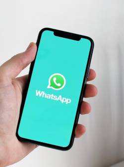 Imagen referencial. Logo de WhatsApp en Smartphone.