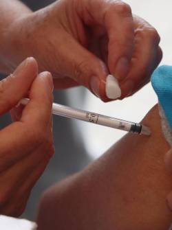 Imagen referencial para graficar una vacunación en Ecuador.