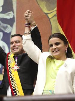 24 de mayo de 2025. Daniel Noboa y María José Pinto durante la posesión en la Asamblea Nacional.