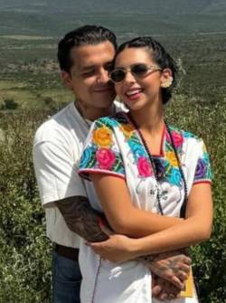 Nodal y Ángela Aguilar durante una de sus vacaciones en México.