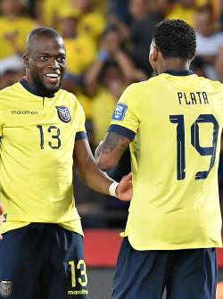 Enner Valencia y Gonzalo Plata en una imagen de archivo con la selección de Ecuador.
