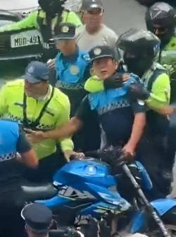 Operativo en Guayaquil, agentes metropolitanos y de tránsito se enfrentan | 30-05-2025