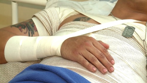 5 marinos se salvan de embestida de embarcación