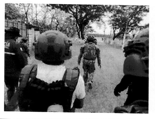 Alias Fede siguió al personal militar hasta los parqueaderos de la Penitenciaría.