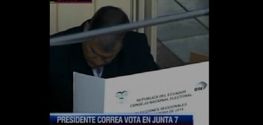 El presidente Rafael Correa ejerció su derecho al voto en Iñaquito