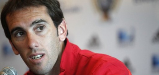 Godín sólo sufre una sobrecarga y podría jugar contra el Barça