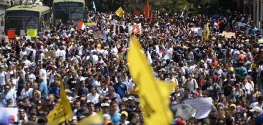 Insulza sugiere una participación de "actores externos" en Venezuela