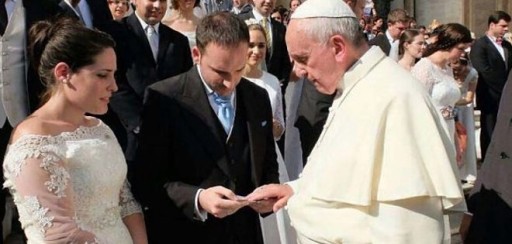 El papa Francisco pide a los enamorados que su boda sea &quot;sobria y no mundana&quot;