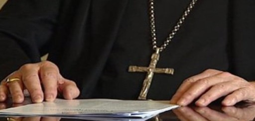 Denuncia rompe acuerdo millonario de Iglesia católica por abuso sexual