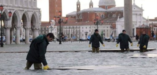 El temporal azota Italia y el &quot;agua alta&quot; inunda Venecia