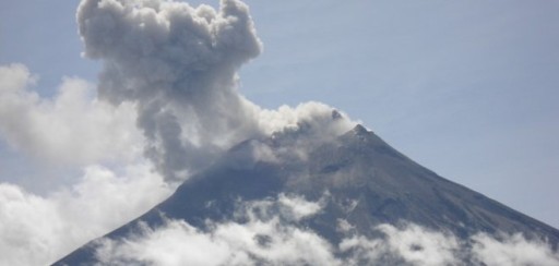 Volcán Tungurahua se mantiene en actividad alta