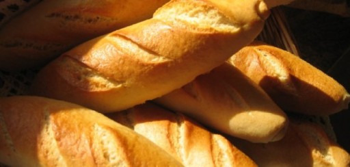 Panificadores analizan propuesta de utilizar harina de banano en el pan