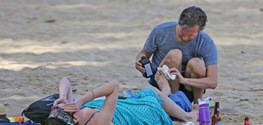 Anne Hathaway casi se ahoga en una playa de Hawaii