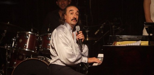 Di Blasio usa la música como trinchera para protegerse y atacar corazones