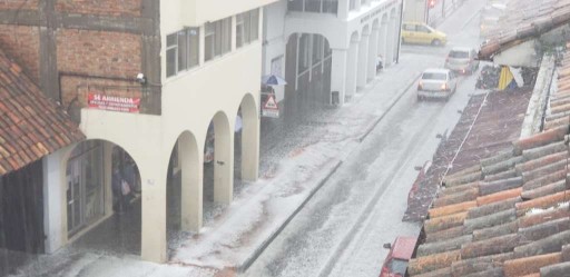 Intensa lluvia y granizada en Cuenca este lunes 22 de marzo