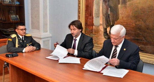 Ecuador firma convenio con Rusia para fortalecer museos de la Defensa