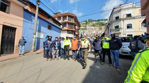 Presuntos municipales de Quito en aparente estado de ebriedad