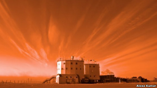 ¿Deberíamos mandar seres humanos a Marte?