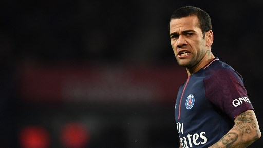 Dani Alves suspendido tres fechas en la Ligue One tras conflicto con juez