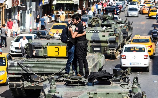 Fracasa intento golpista en Turquía con 265 muertos y más de 2.839 detenidos