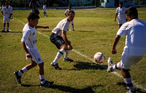 Real Madrid cultiva &quot;merenguitos&quot; en cancha cubana