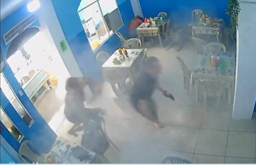 Imagen de un ataque armado en una picantería de Urdenor, norte de Guayaquil.