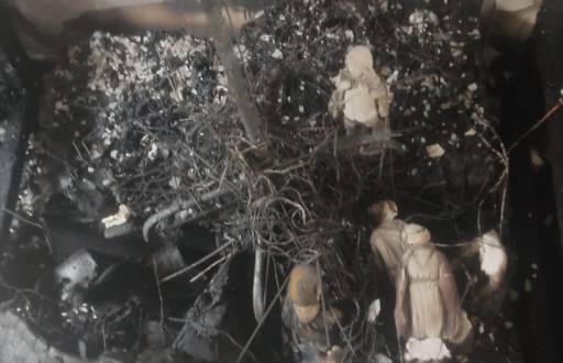 El pesebre quedó destruido tras el incendio.