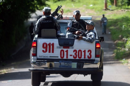 Policías cobraban $500 por ingresar celulares en cárcel de El Salvador