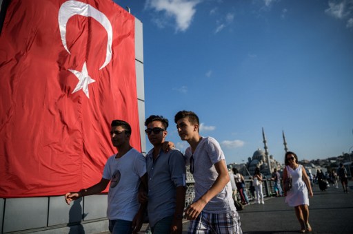 Turquía clausura 45 diarios y 16 cadenas de televisión