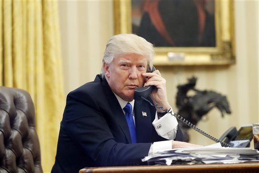 Funcionario de la Casa Blanca confirma que Trump sí ofreció militares a México