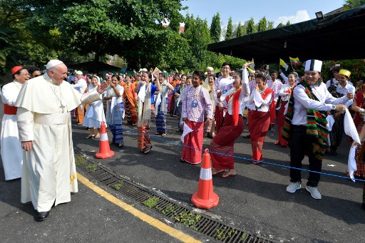 El Papa Francisco llega a Myanmar, Asia en una visita de tres días