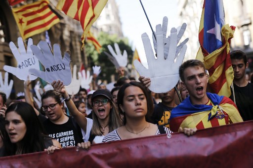 Miles de estudiantes se manifiestan por la independencia de Cataluña