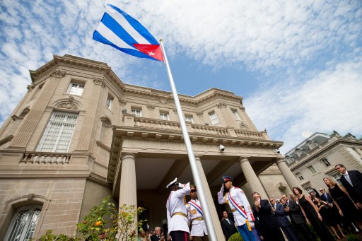 Bandera cubana ondea en Washington, símbolo de restablecimiento de relaciones