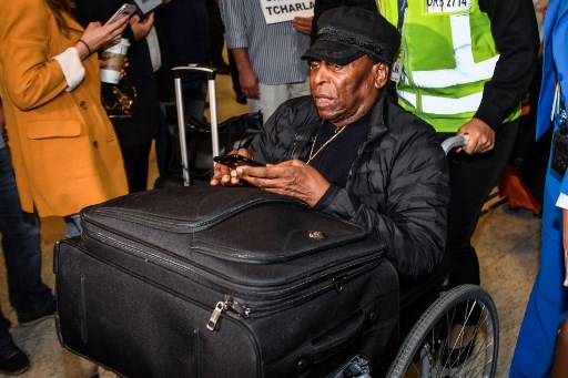 Pelé regresó a Brasil tras recuperarse de infección