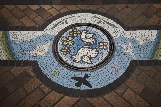 En Japón, las tapas de alcantarilla se convierten en obras de arte