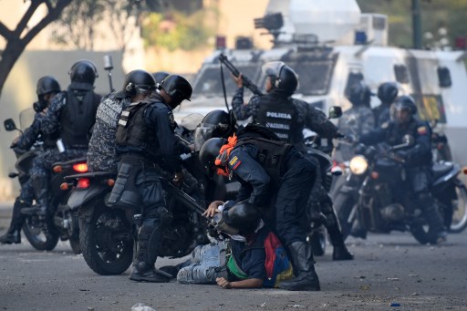 Al menos 27 heridos dejan disturbios en Caracas