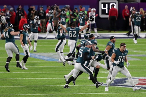 Philadelphia gana su primer Super Bowl al superar a New England Patriots