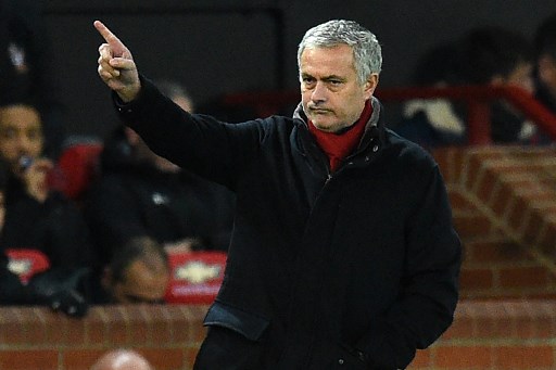 José Mourinho renueva contrato con Manchester United hasta 2020