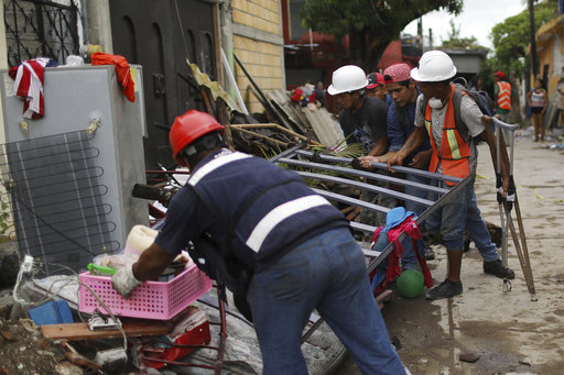 México: Siguen búsquedas tras terremoto, mientras la capital reabre escuelas