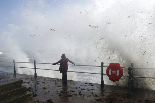 La tormenta Ophelia causa tres muertos al golpear Irlanda y Reino Unido