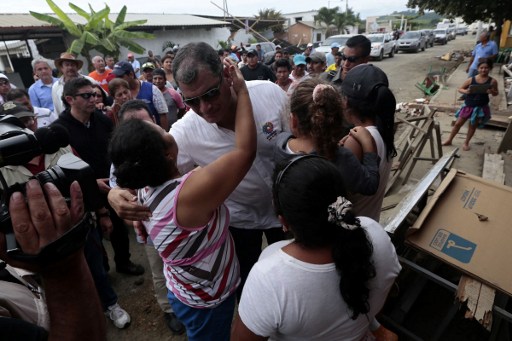 Correa cifra en 3.000 millones de dólares pérdidas por terremoto