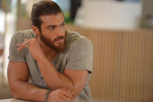 Imagen difundida en redes sociales de Can Yaman.